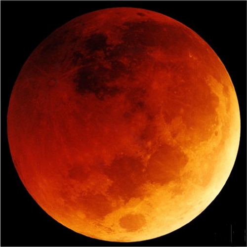 E A Luna Guardando